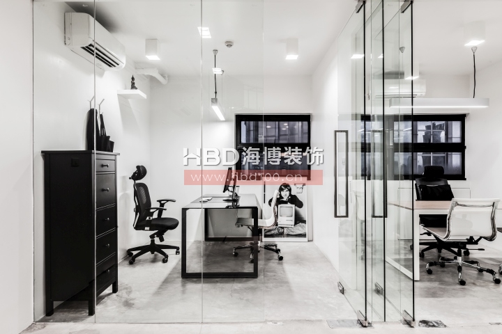 純黑白辦公設(shè)計(jì),廣州裝修設(shè)計(jì)公司,辦公室裝修風(fēng)格,海博裝飾.jpg 純黑白辦公設(shè)計(jì),廣州裝修設(shè)計(jì)公司,辦公室裝修風(fēng)格,海博裝飾.jpg