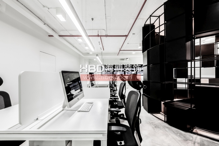 純黑白辦公設(shè)計(jì),廣州裝修設(shè)計(jì)公司,辦公室裝修風(fēng)格,海博裝飾.jpg 純黑白辦公設(shè)計(jì),廣州裝修設(shè)計(jì)公司,辦公室裝修風(fēng)格,海博裝飾.jpg