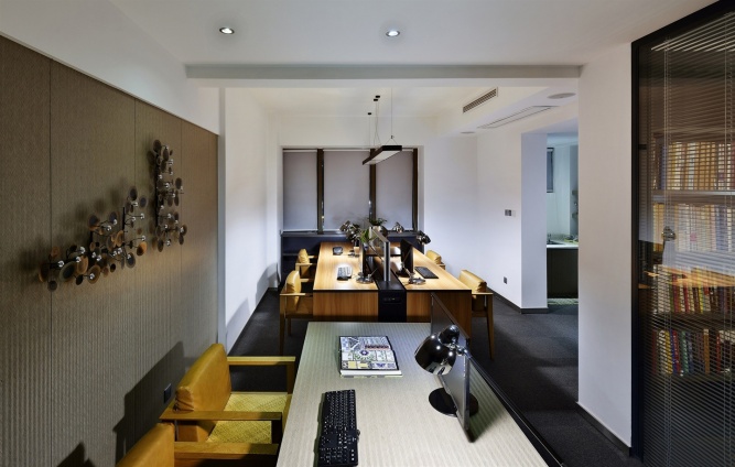 具有設(shè)計(jì)感的辦公室裝修.jpg 具有設(shè)計(jì)感的辦公室裝修.jpg