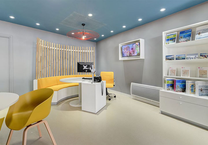 青春時尚辦公室裝修設(shè)計.jpg 青春時尚辦公室裝修設(shè)計.jpg