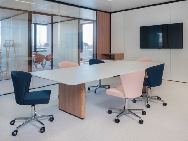 美妝行業(yè)辦公室裝修.jpg 美妝行業(yè)辦公室裝修.jpg