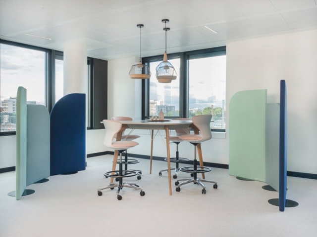 美妝行業(yè)辦公室裝修.jpg 美妝行業(yè)辦公室裝修.jpg