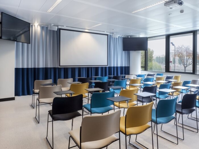 美妝行業(yè)辦公室裝修.jpg 美妝行業(yè)辦公室裝修.jpg