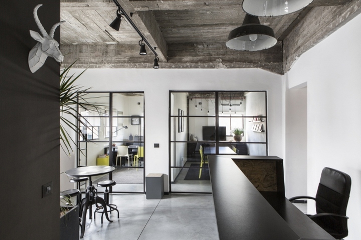 現(xiàn)代風格廣州辦公室裝修.jpg 現(xiàn)代風格廣州辦公室裝修.jpg