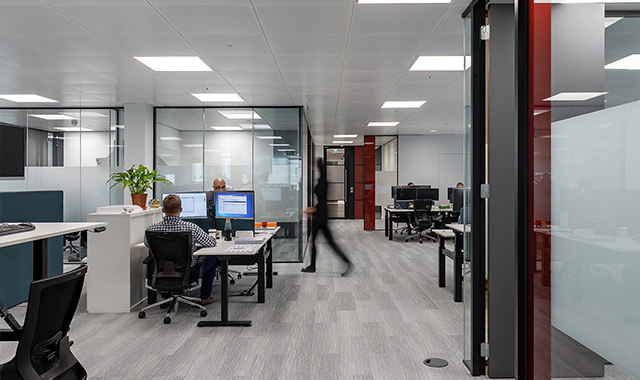 現(xiàn)代簡(jiǎn)約辦公室裝修風(fēng)格.jpg 現(xiàn)代簡(jiǎn)約辦公室裝修風(fēng)格.jpg