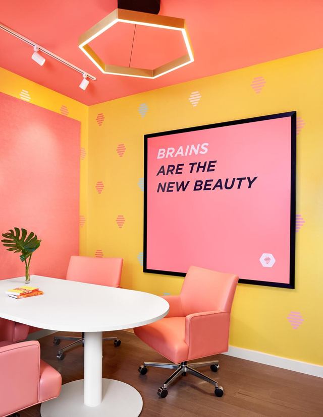 粉色系辦公室裝修設(shè)計(jì)風(fēng)格.jpg