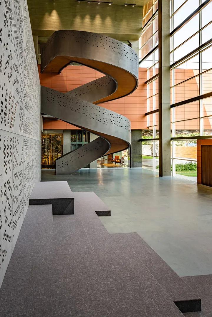 創(chuàng)意辦公室裝修設(shè)計.jpg 創(chuàng)意辦公室裝修設(shè)計.jpg